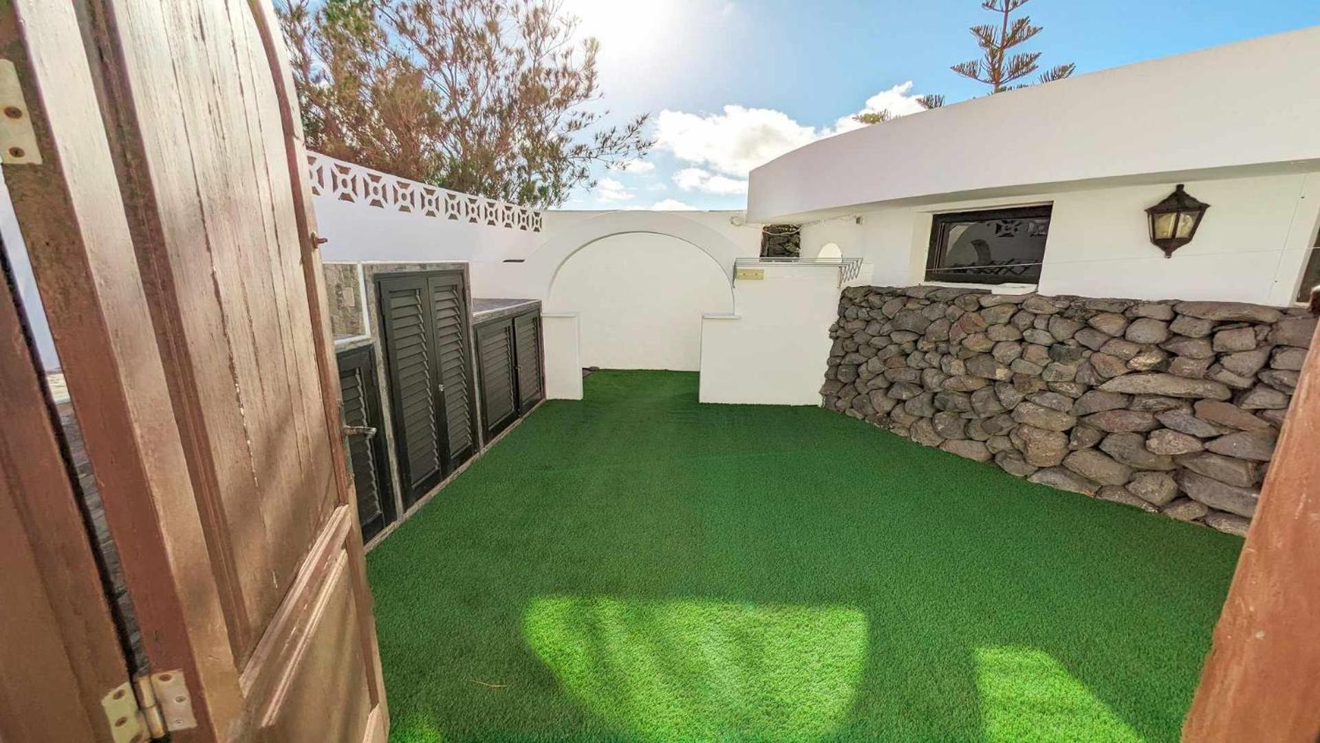 Bungalow Allende Famara Con Piscina Privada Y Ac Villa Exterior photo